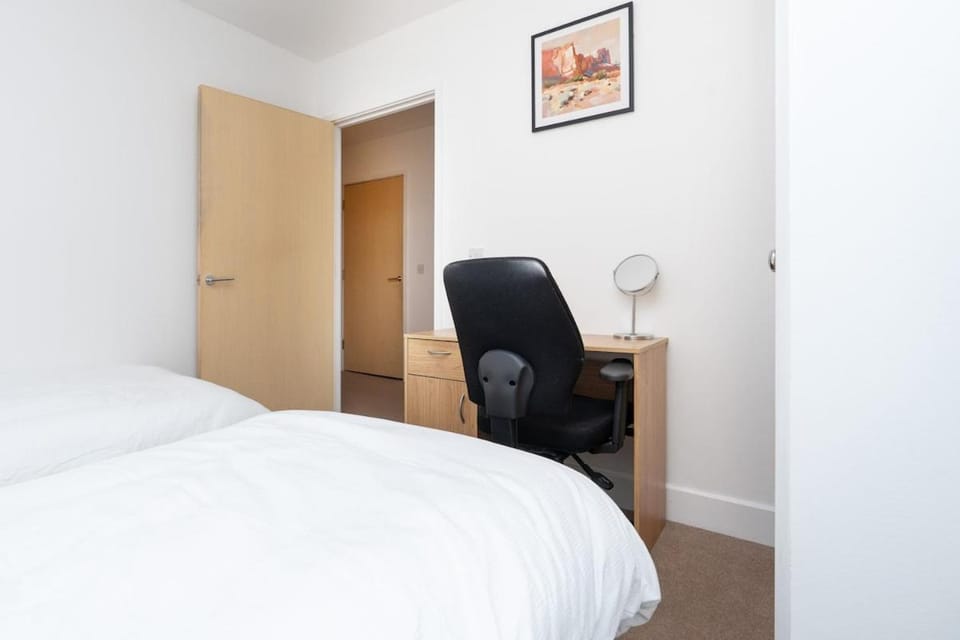 Stylish 2-Bed flat Free parking Great Location Apartment in Southampton