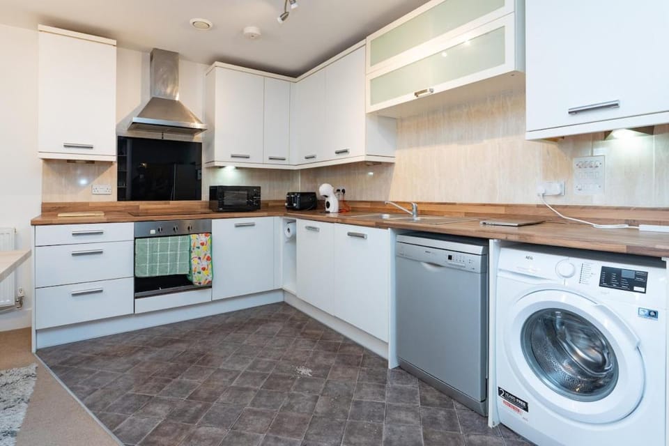 Stylish 2-Bed flat Free parking Great Location Apartment in Southampton