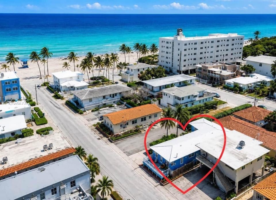 The Catalina Beach Compound House in Hollywood Beach