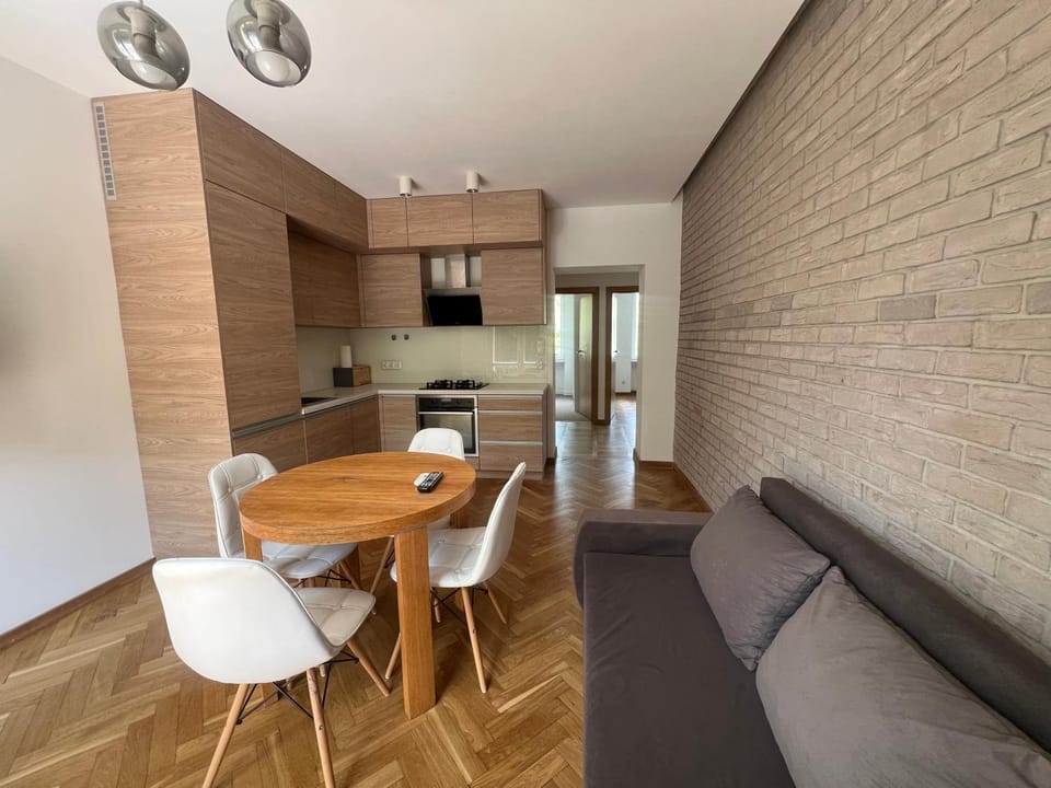 Kitchen or kitchenette, Living room, Seating area, Dining area, stove