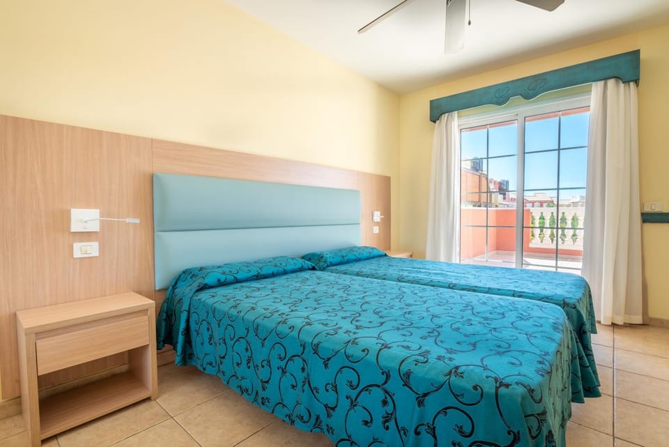 OBSIDIAN Granada Park Apartment in Playa de las Americas