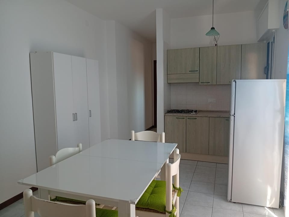 Kitchen or kitchenette, wardrobe, kitchen