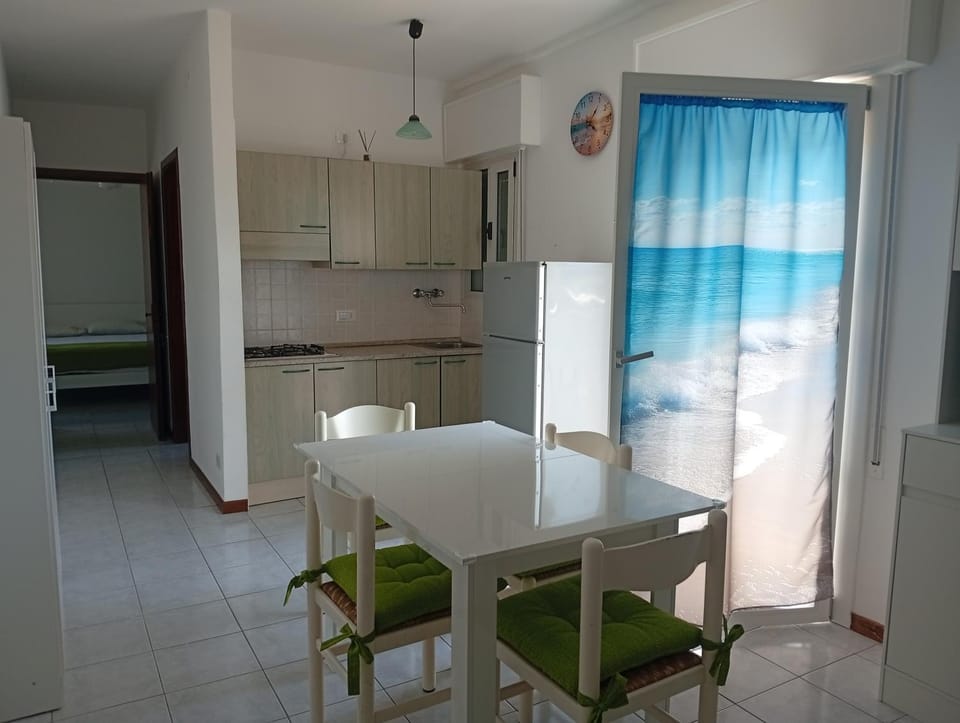 Coffee/tea facilities, Balcony/Terrace, Kitchen or kitchenette, Dining area, Drinks, heating, air conditioner