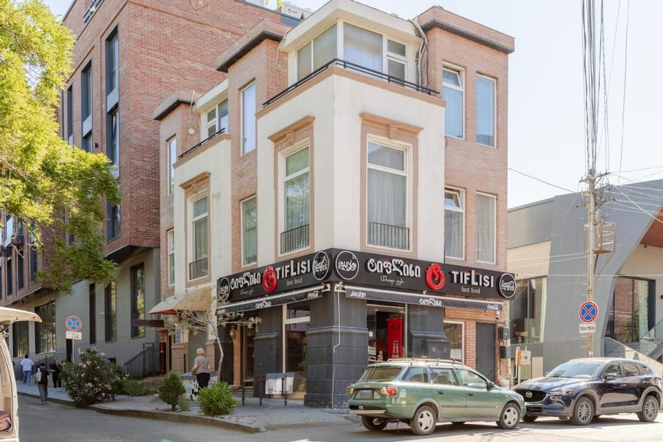 Property building, Day, Neighbourhood, City view, Street view, Location, Parking