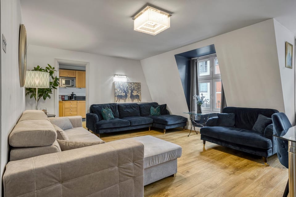 Spacious 2-Bed Home in the Heart of Mayfair Apartment in City of Westminster