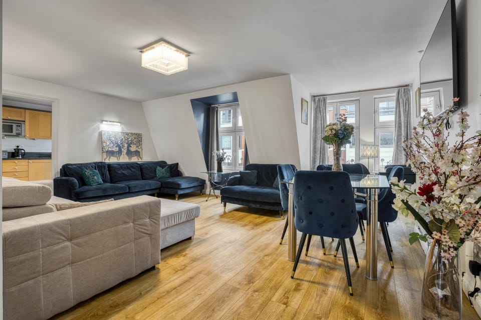 Spacious 2-Bed Home in the Heart of Mayfair Apartment in City of Westminster