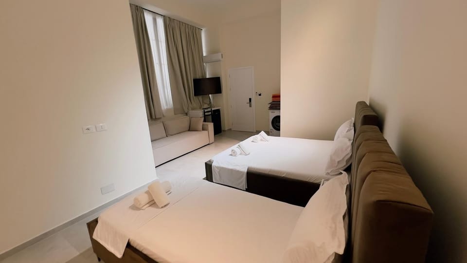 Bed, TV and multimedia, Seating area, Bedroom, hair dryier, towels, wardrobe, washing machine, air conditioner