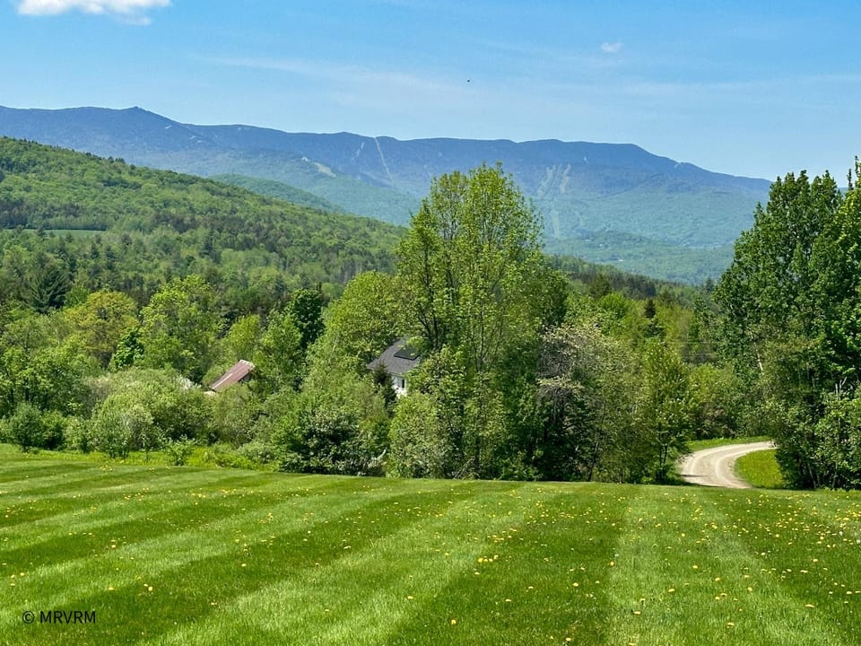 Mad Mountain Meadows House in Warren
