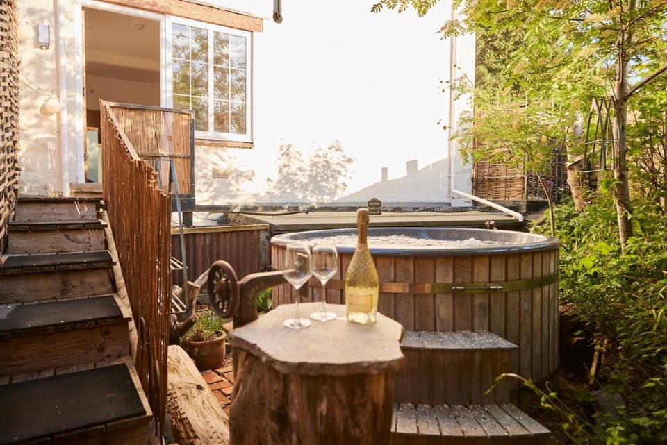 Garden, Hot Tub