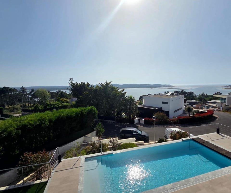 Exceptional Villa with a Panoramic Views over the Óbidos Lagoon Villa in Portugal