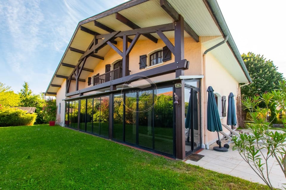 Property building, Facade/entrance, Off site