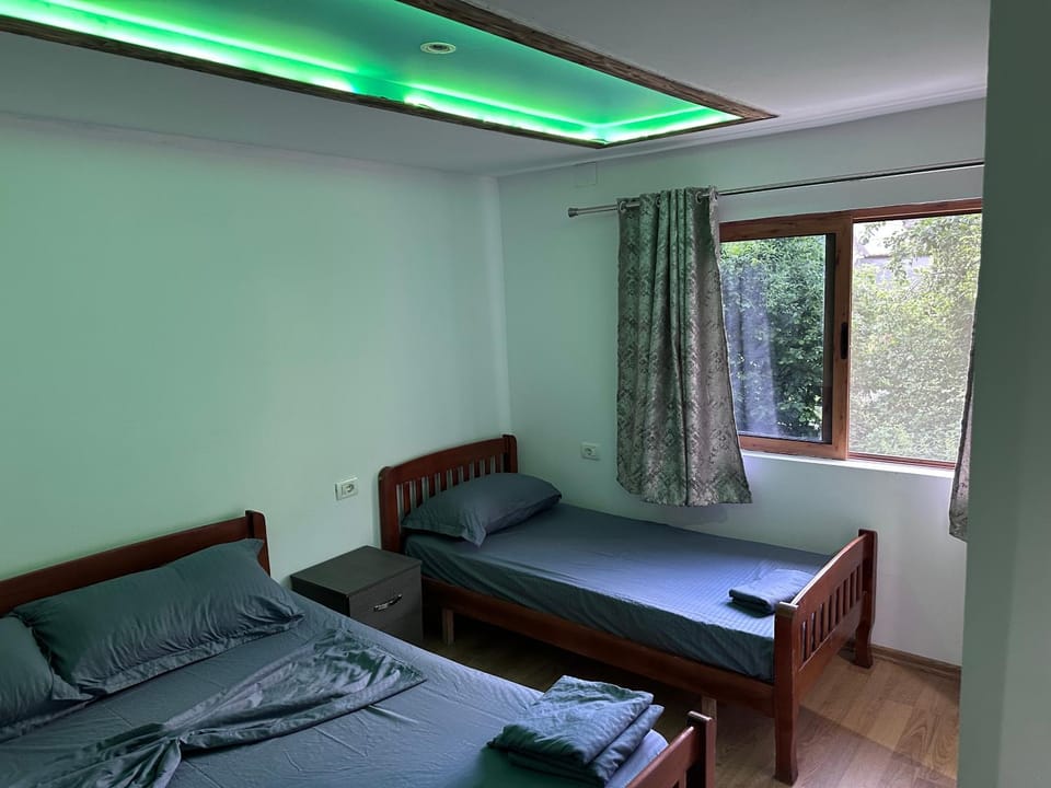 Shpia e Mikut Guesthouse Bed and Breakfast in Montenegro