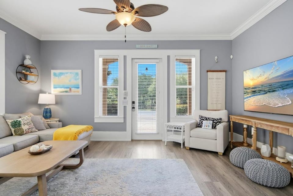 Living room, Photo of the whole room, Seating area