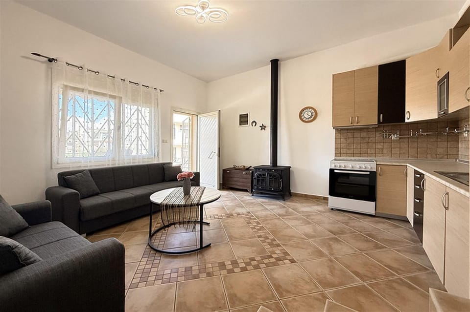 Seating area, kitchen