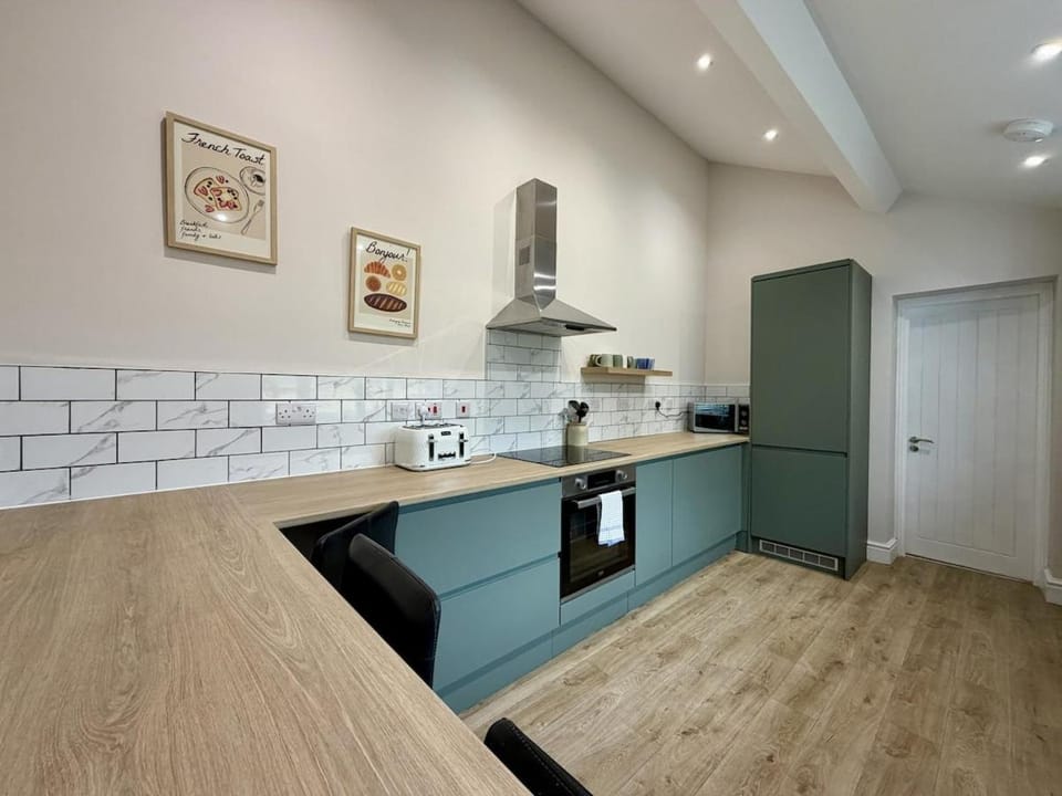 Hazel, Spacious 3-Bed Home Apartment in Merthyr Tydfil
