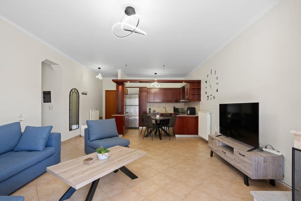 Communal lounge/ TV room, TV and multimedia, Kitchen or kitchenette, Living room, Seating area
