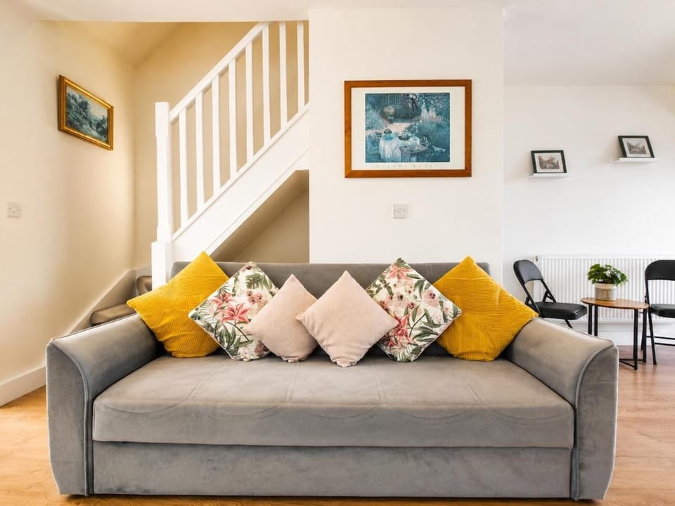 Stylish Leamington Spa Home, Free Parking, Netflix, Disney, Superfast WiFi House in Royal Leamington Spa