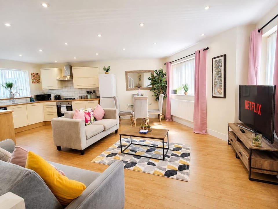 Stylish Leamington Spa Home, Free Parking, Netflix, Disney, Superfast WiFi House in Royal Leamington Spa