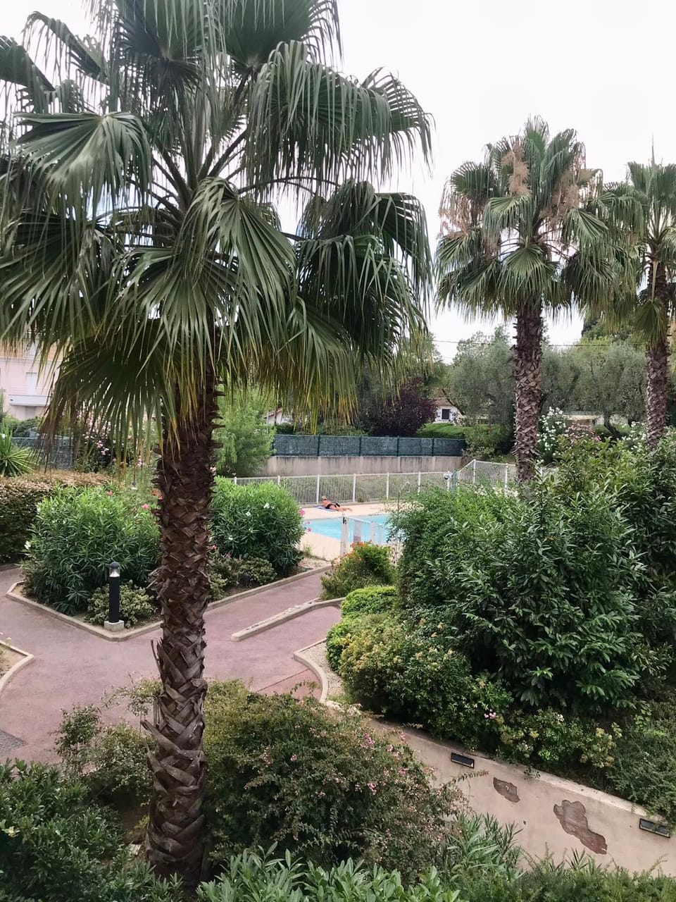 Cannes la Bocca , Quet , large 1 bedroom appartment , 58m2, with garden view and poolol Apartment in Roquefort-les-Pins