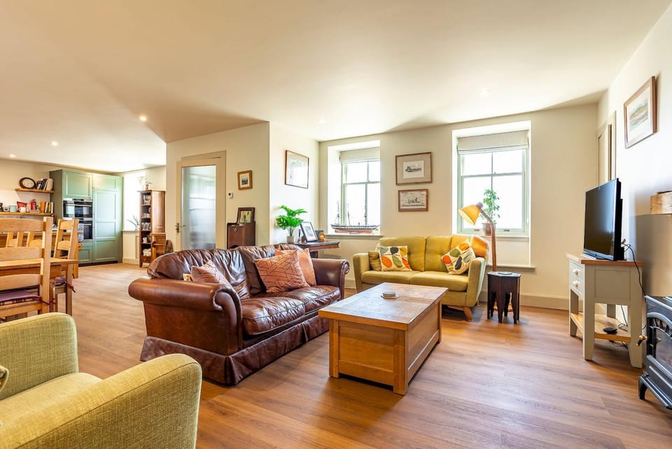 Communal lounge/ TV room, Living room
