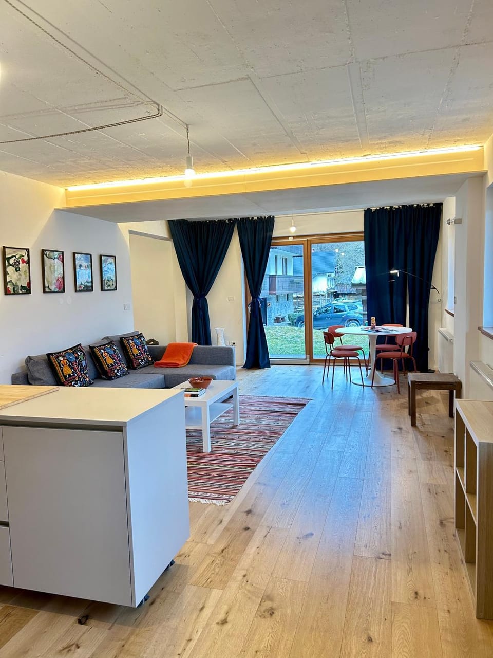 Living room, Dining area