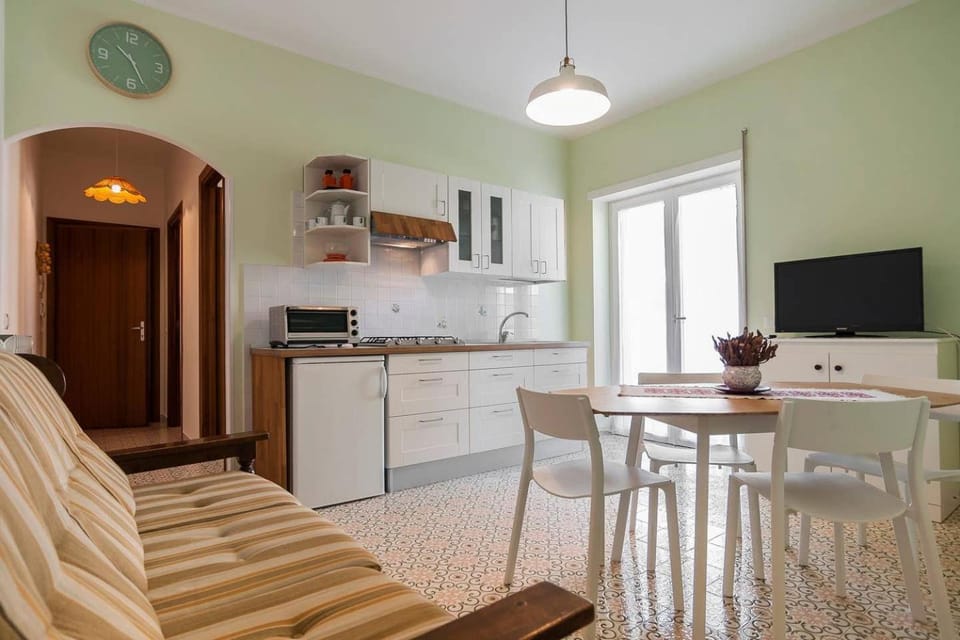 TV and multimedia, Kitchen or kitchenette, Living room