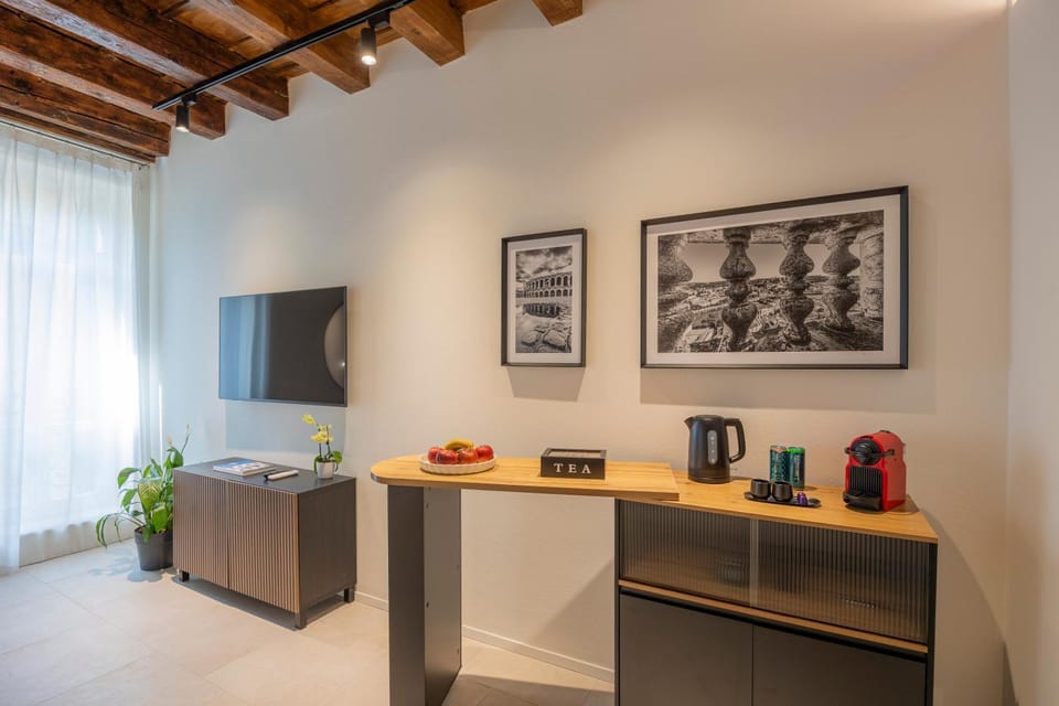 TV and multimedia, Coffee/tea facilities, minibar
