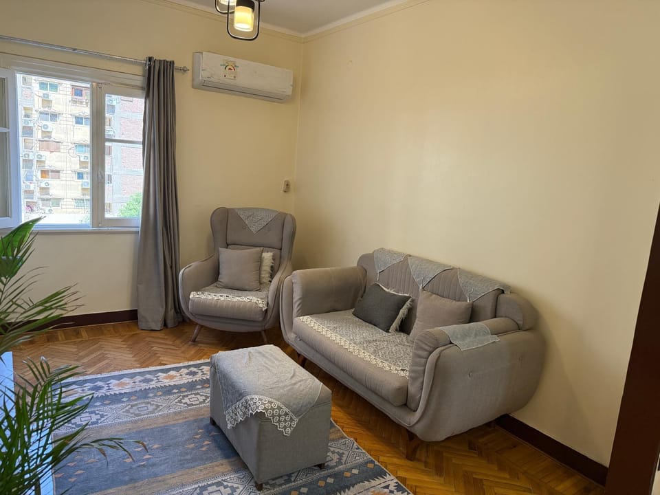 Downtown Apartment - 5 Mins from Tahrir Apartment in Cairo