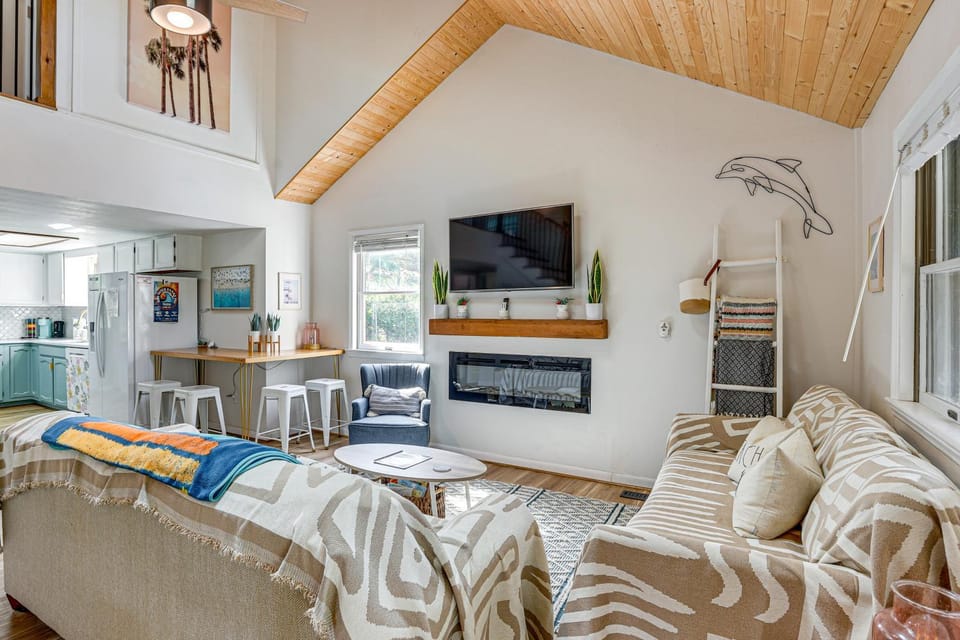 Pool Fun, Beach Days, Dune Hikes! Updated OBX Home House in Nags Head