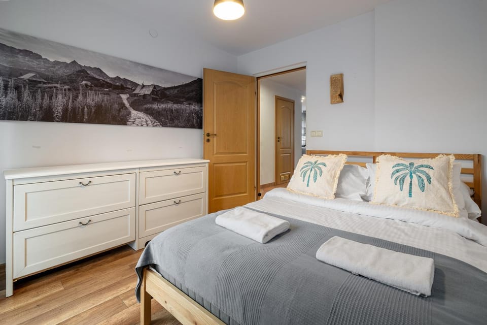 Bed, Photo of the whole room, Bedroom, towels, wardrobe