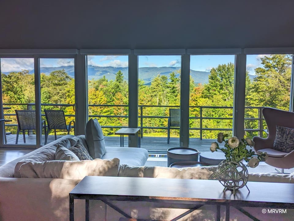 Sugarbush Vista w New Hot Tub House in Warren