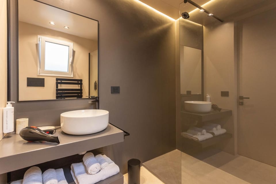 Bathroom, towels