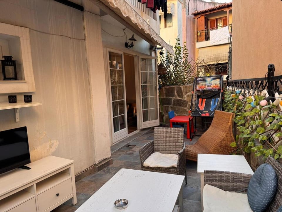 Traditional accommodation in the alleys of Ano Poli Apartment in Thessaloniki