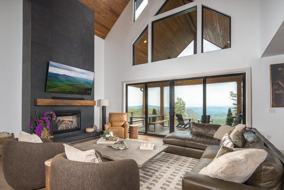 Bearly Behavin at Eagles Nest House in Tennessee