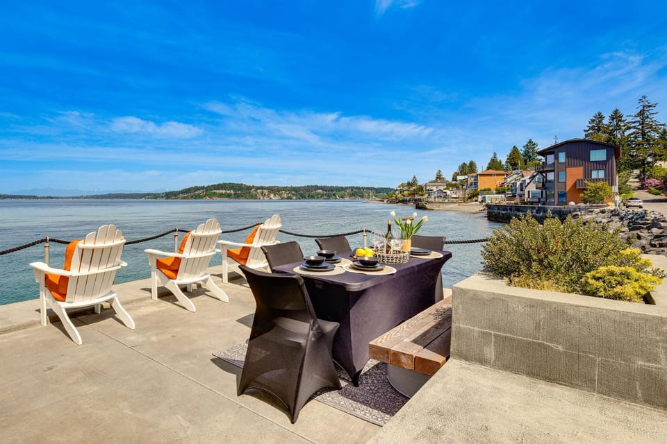 Waterfront Cabin w/ Stunning Sound Views Cabin in University Place
