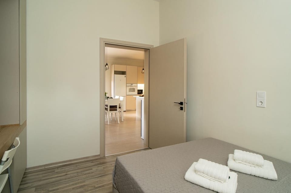 Bed, Bedroom, towels, wardrobe