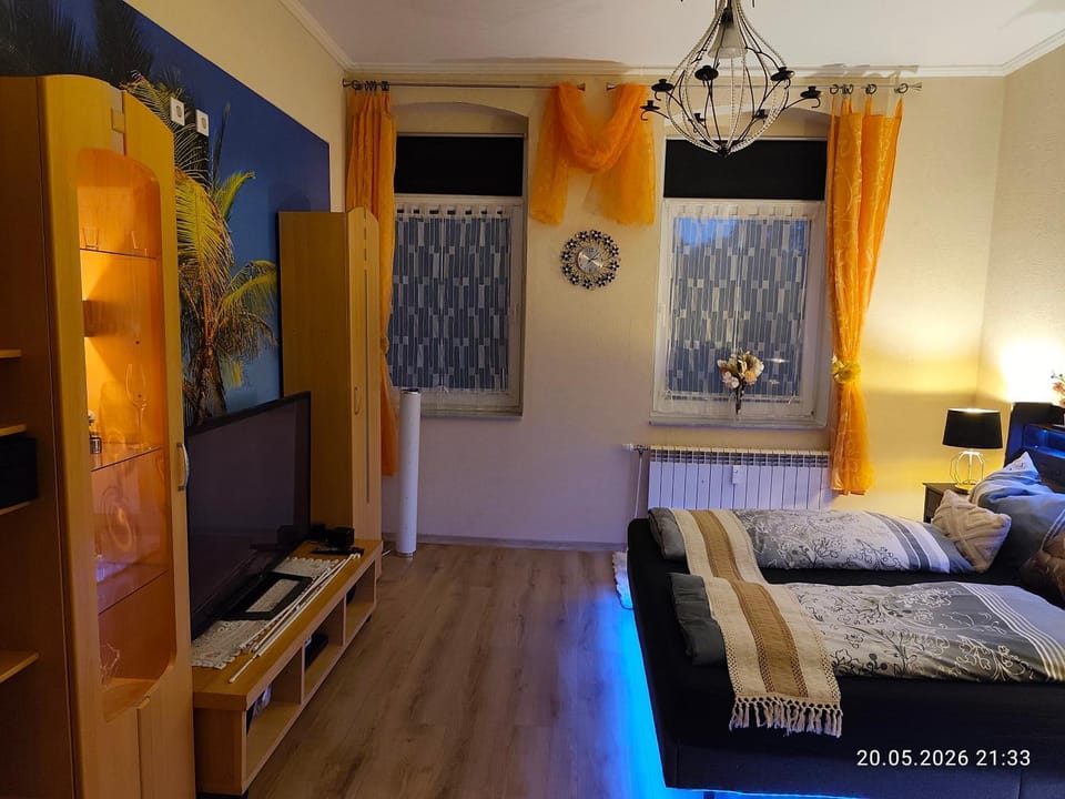 TV and multimedia, Photo of the whole room, Seating area, Bedroom