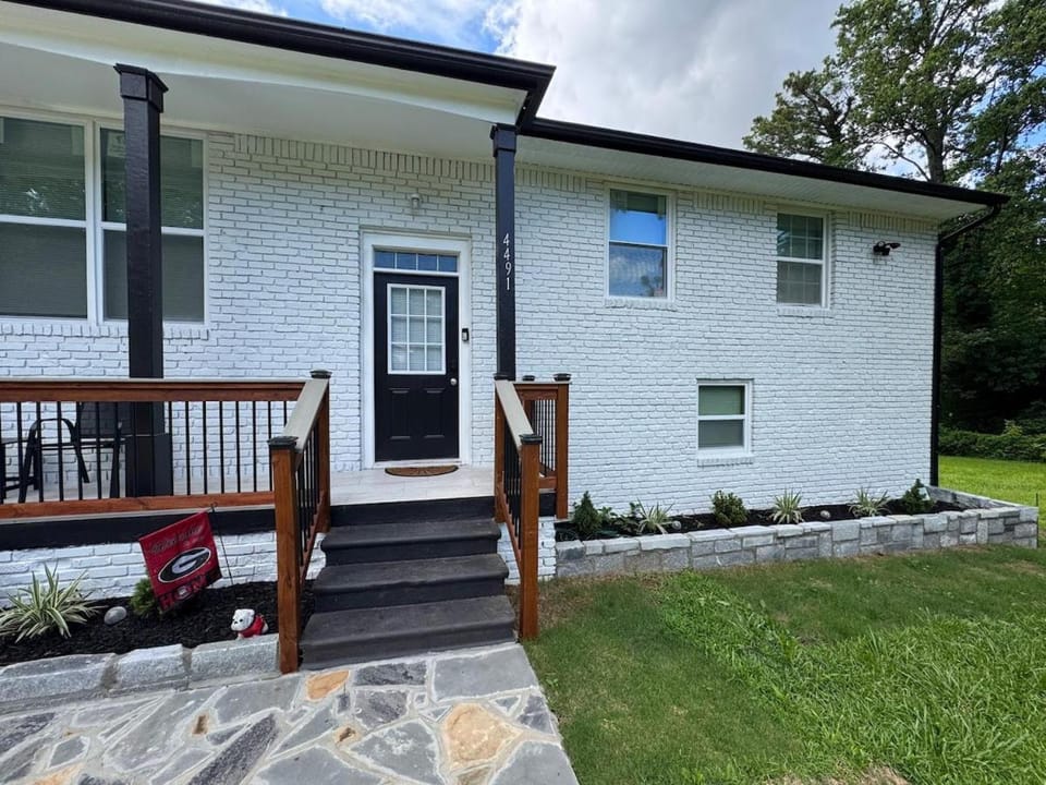 Relaxing Forest Park Home Near Airport & Downtown House in Forest Park