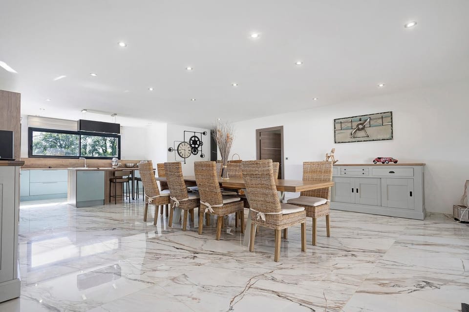 Property building, Living room