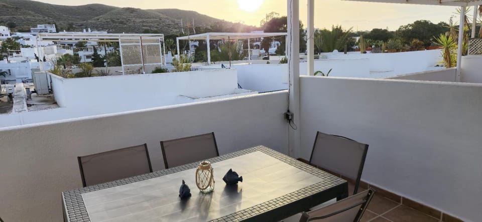 Casita familiar a un minuto de la playa en Agua Amarga Apartment in Agua Amarga