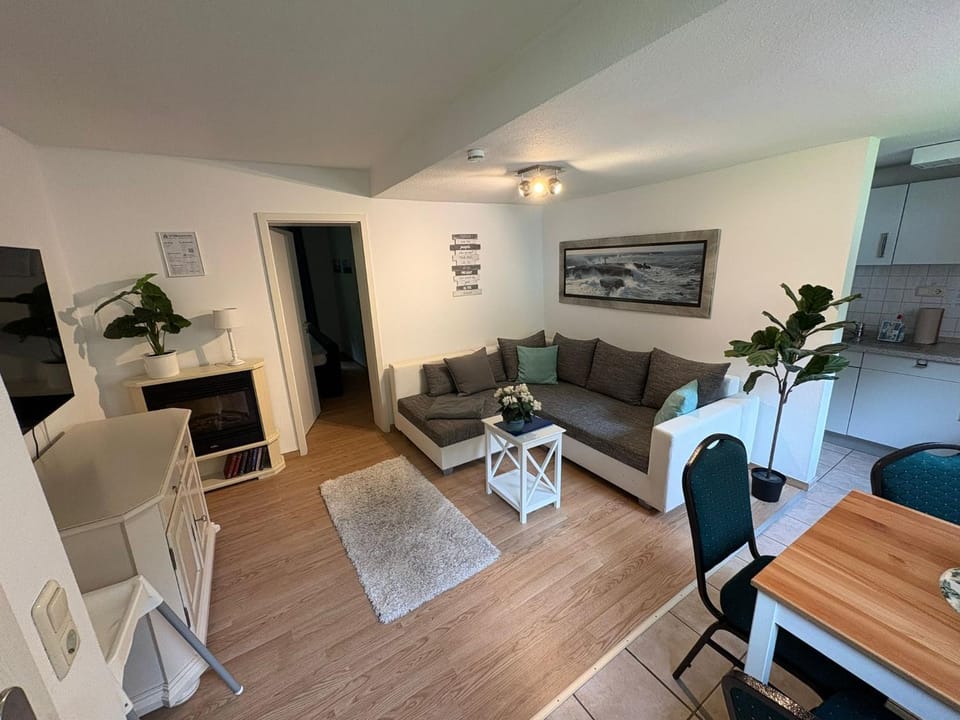 Ganzes Ferienhaus WALD & WELLE bis 17 Personen Kamin, Garten, gratis Parkplatz & Wifi House in Graal-Müritz