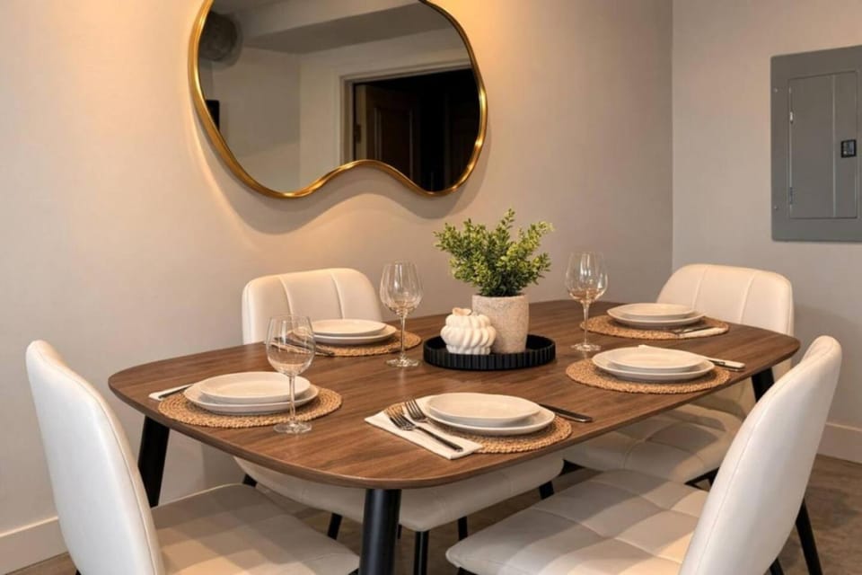 Stylish Modern Studio with KING, FULL BED. Pool, Gym Apartment in Irving