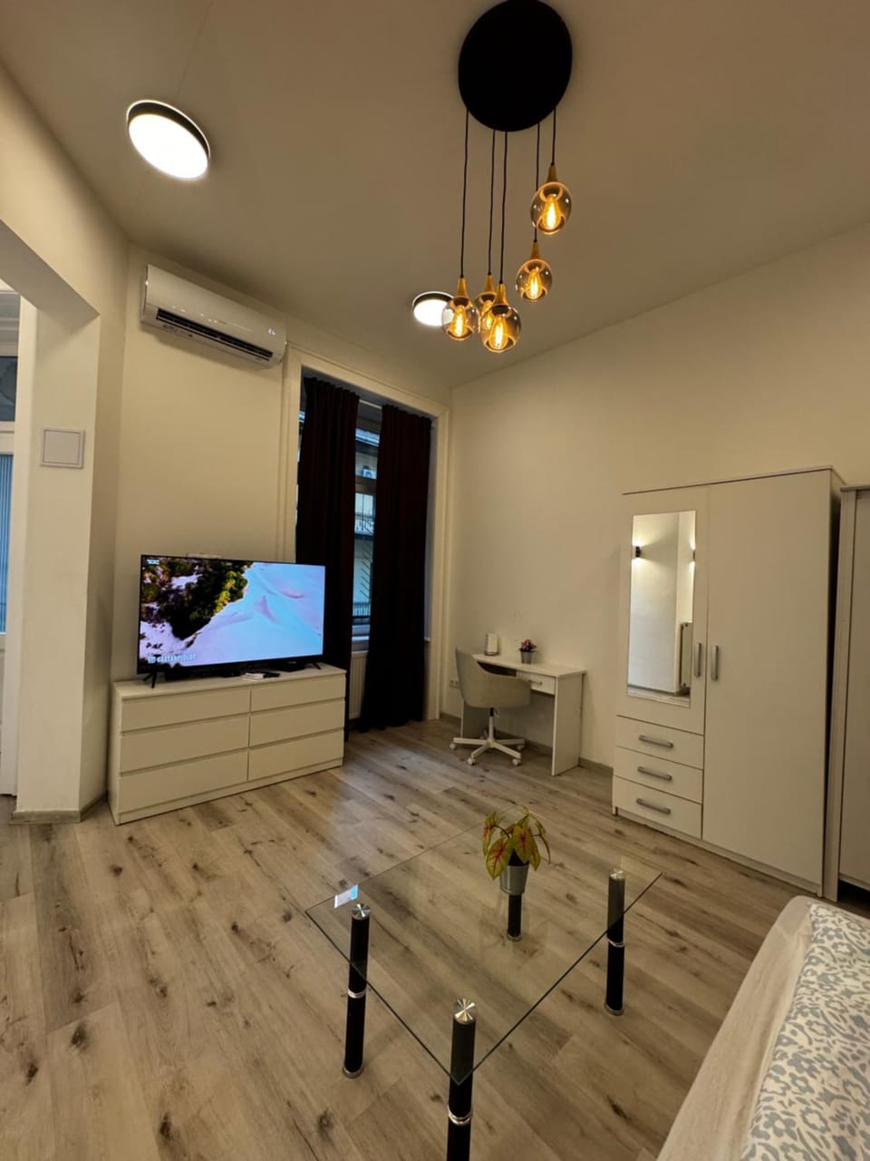 TV and multimedia, Living room, air conditioner
