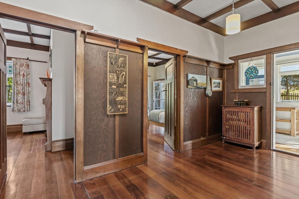Coastal Retreat close to Devonport Beaches Villa in Auckland