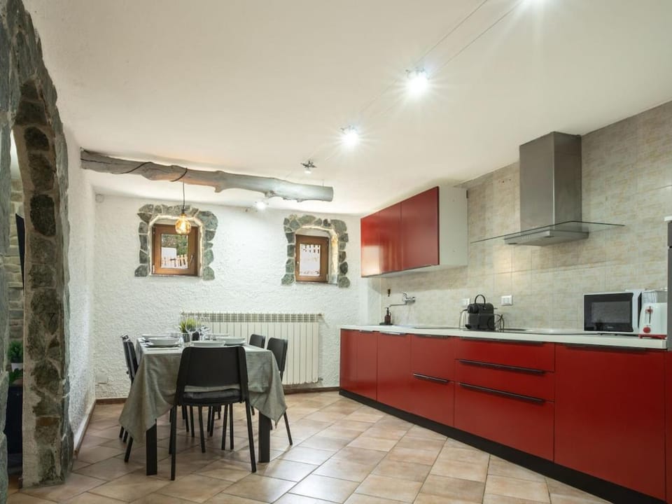 Coffee/tea facilities, Kitchen or kitchenette, microwave, oven, stove, toaster
