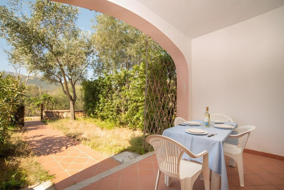 Property building, Balcony/Terrace, Living room