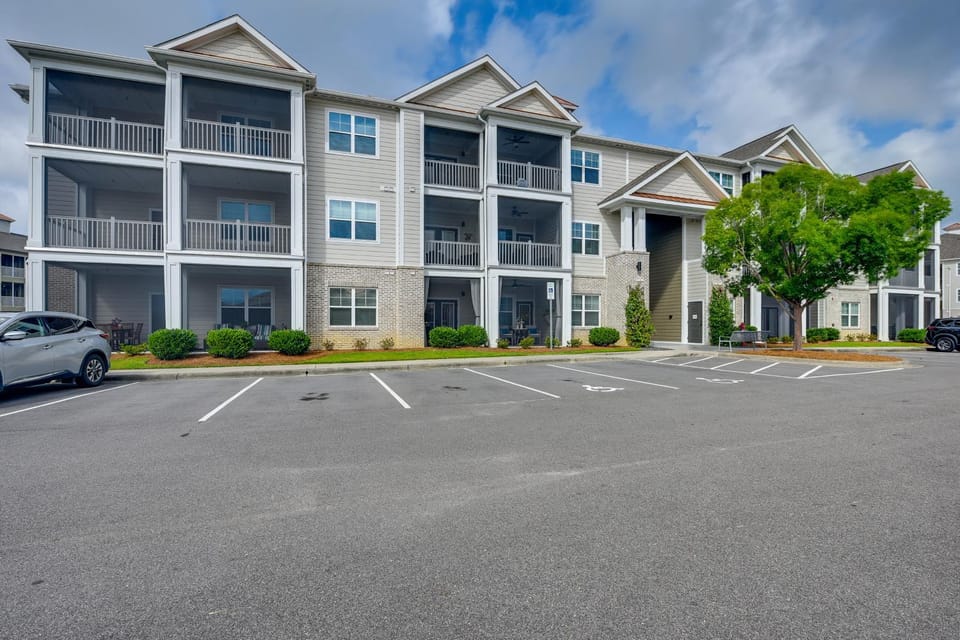 Golf + Poolside Days! Condo 9 Mi to Sunset Beach House in South Carolina