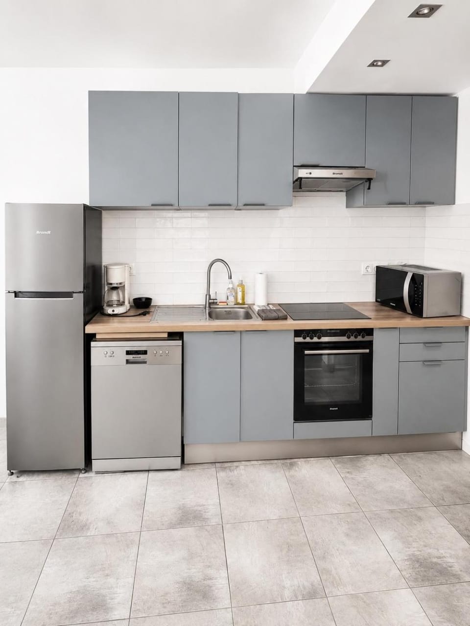 Coffee/tea facilities, Kitchen or kitchenette, dishwasher, oven