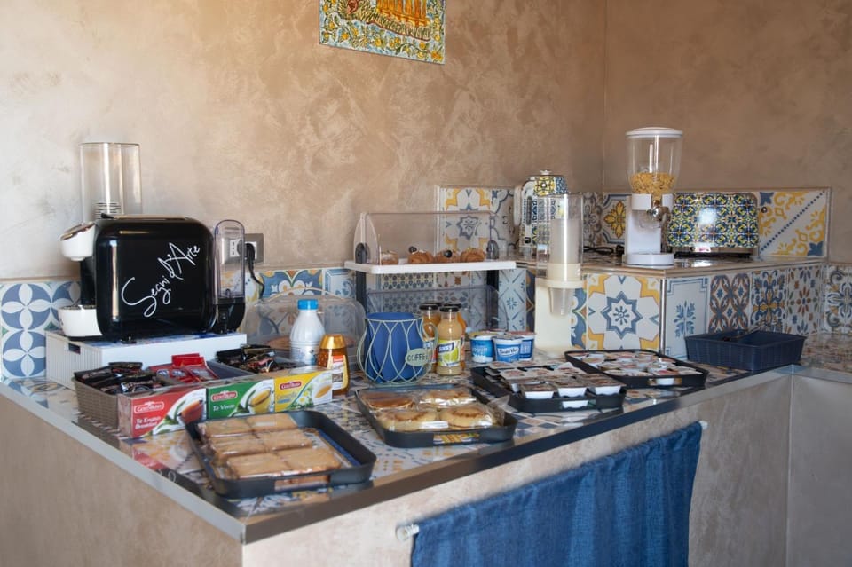 Kitchen or kitchenette, Breakfast