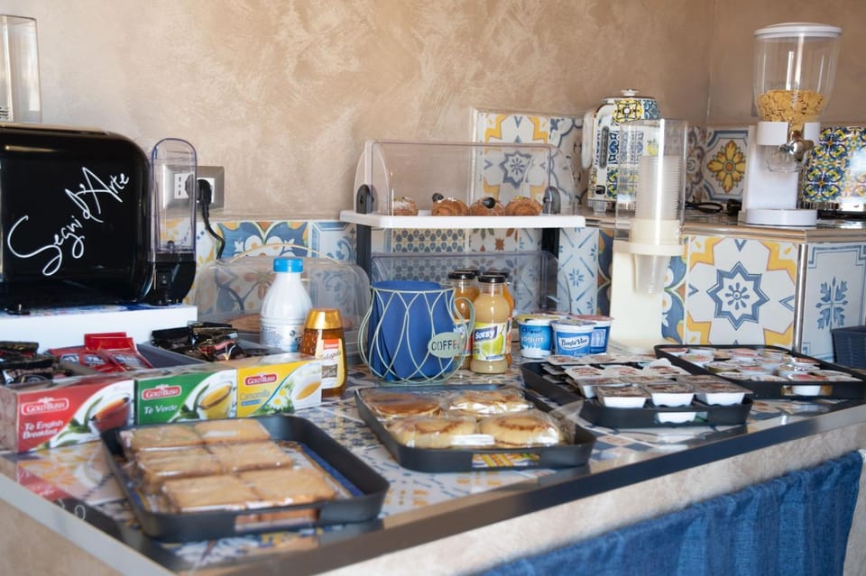 Kitchen or kitchenette, Breakfast